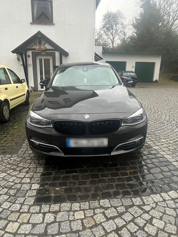 Gebraucht BMW 330 258 PS (189 kW) 2018 Braun Limousine