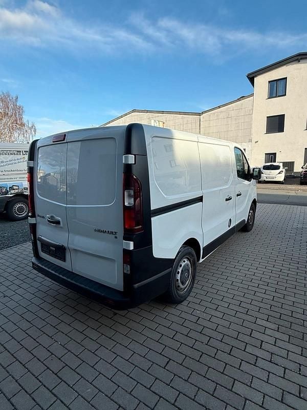 Gebraucht Renault Trafic 95 PS (69 kW) 2017 Weiß Van / Kleinbus