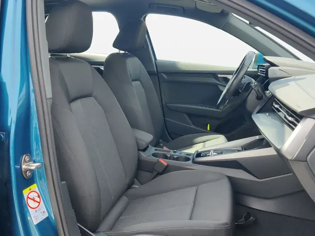 Gebraucht Audi A3 Advanced Plus 150 PS (110 kW) 2023 Atollblau metallic Limousine