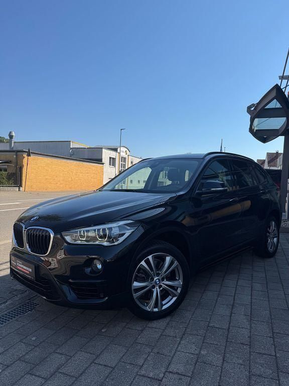 Schwarz Gebraucht 2019 BMW X1 Sport Line SUV | 21.890 € (Guter Preis) - Bild 1/4