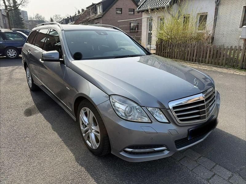 Gebraucht Mercedes E350 Avantgarde 265 PS (194 kW) 2011 Silber Kombi