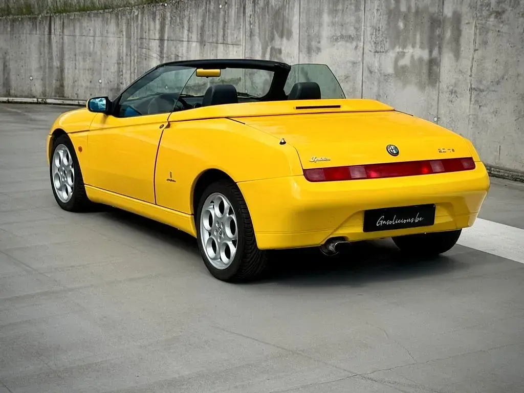 Gebraucht Alfa Romeo Spider 150 PS (110 kW) 2001 Gelb Cabrio