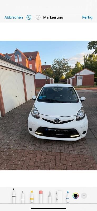 Weiß Gebraucht 2013 Toyota Aygo Kleinwagen | 4.300 € (Fairer Preis) - Bild 1/4