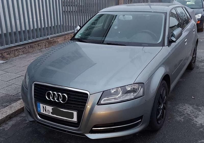 Silber Gebraucht 2010 Audi A3 Attraction Kombi | 4.700 € (Guter Preis) - Bild 1/4
