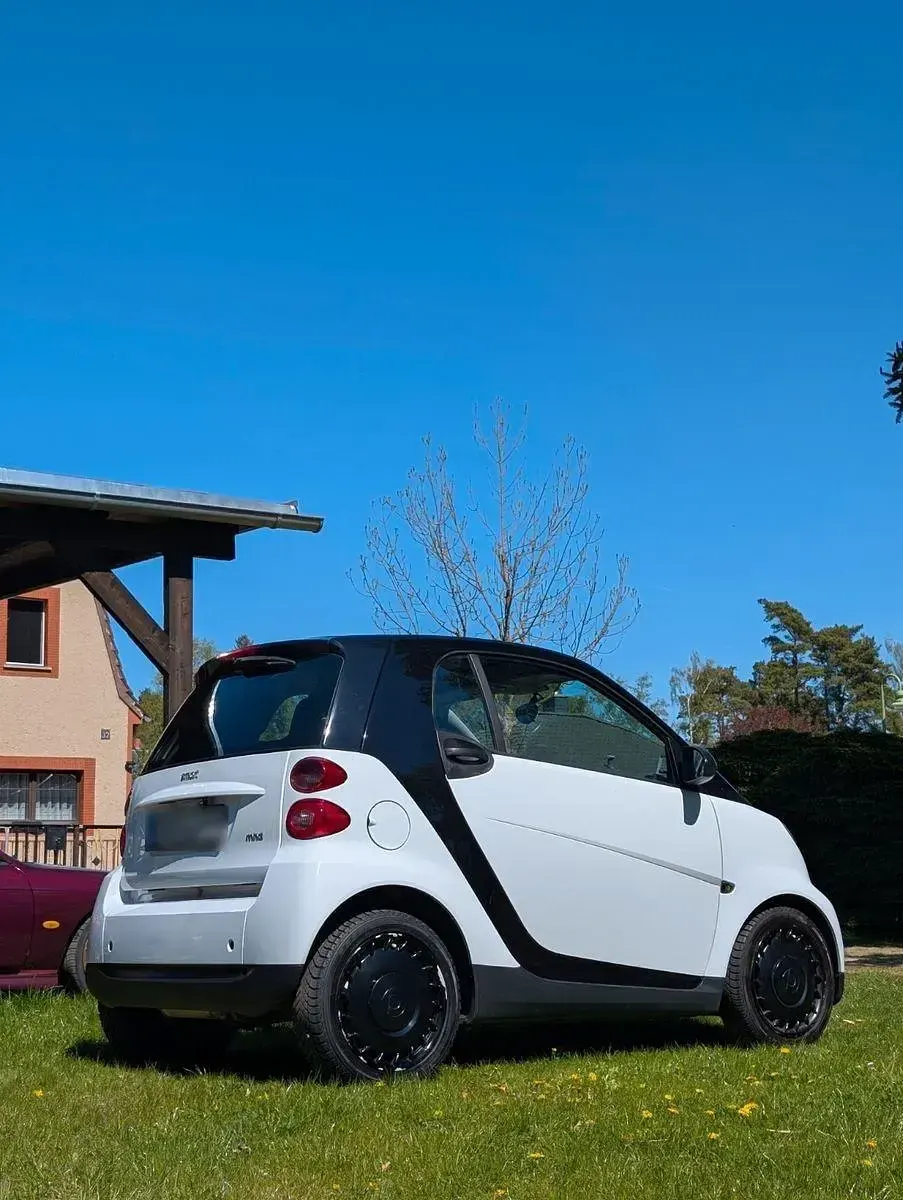 Gebraucht Smart ForTwo Coupé 61 PS (44 kW) 2011 Weiß Coupé