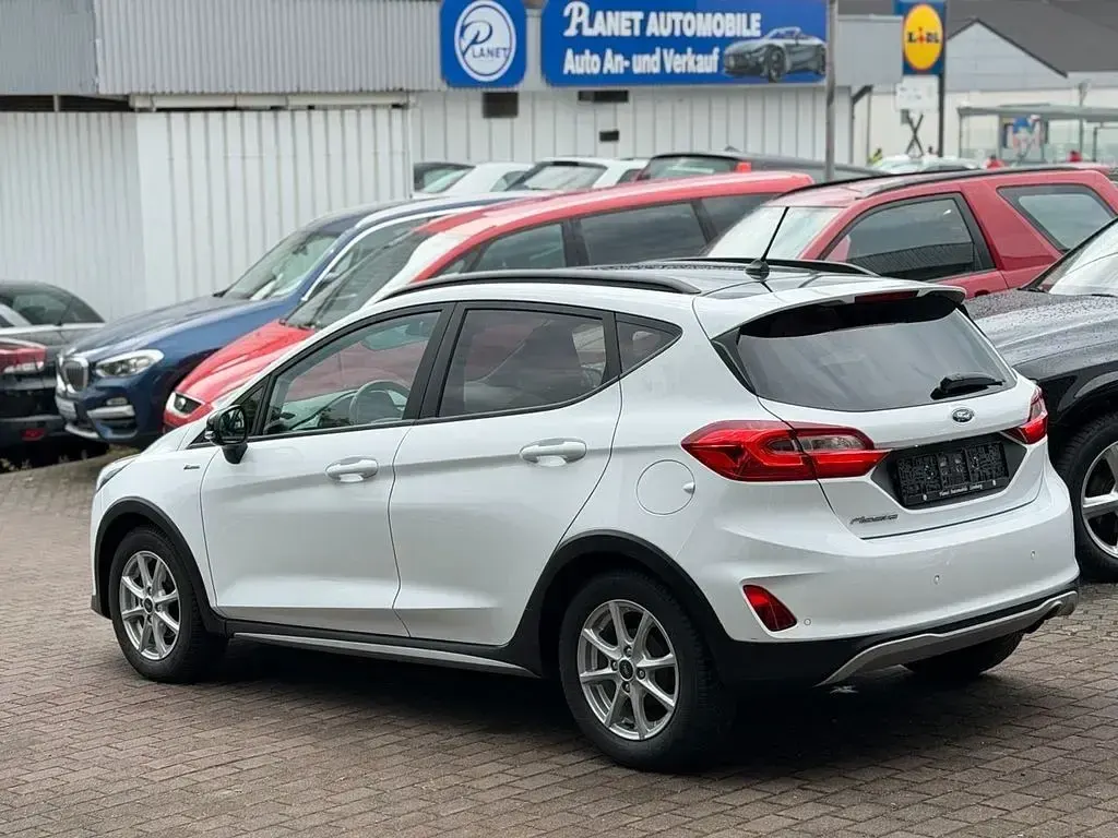 Gebraucht Ford Fiesta Active 101 PS (74 kW) 2018 Weiß Kleinwagen