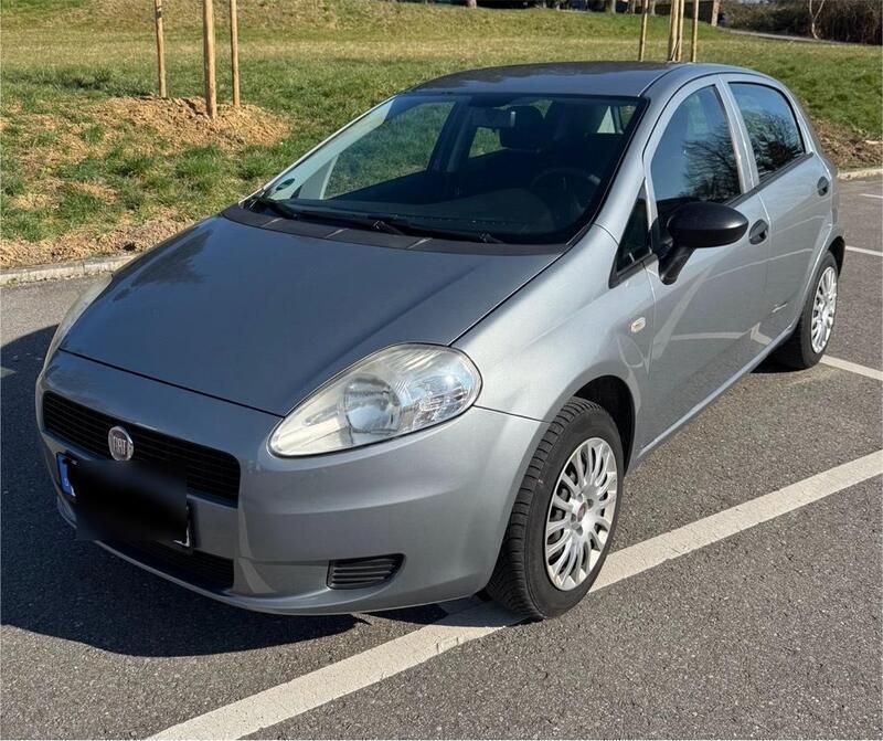 Grau Gebraucht 2012 Fiat Grande Punto Active Kleinwagen | 3.000 € (Fairer Preis) - Bild 1/4
