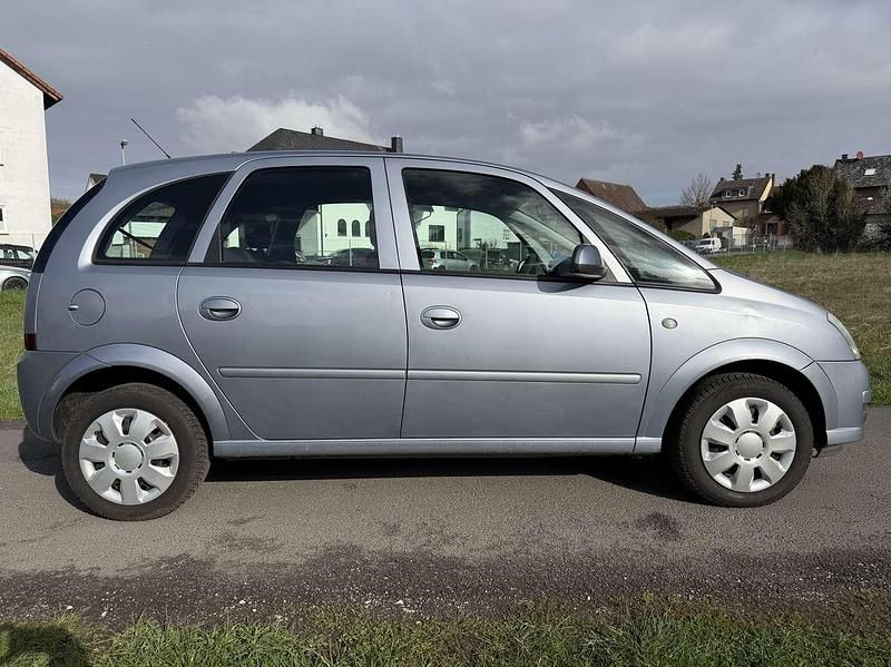 Gebraucht Opel Meriva Edition 105 PS (77 kW) 2009 Lichtsilber metallic Van / Kleinbus