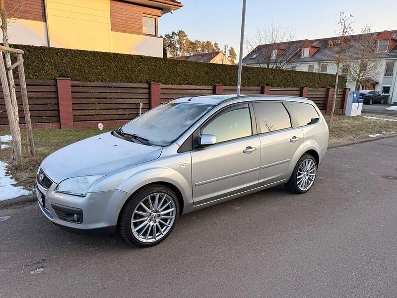 Silber Gebraucht 2006 Ford Focus Titanium Kombi | 5.150 € (Teuer) - Bild 1/4