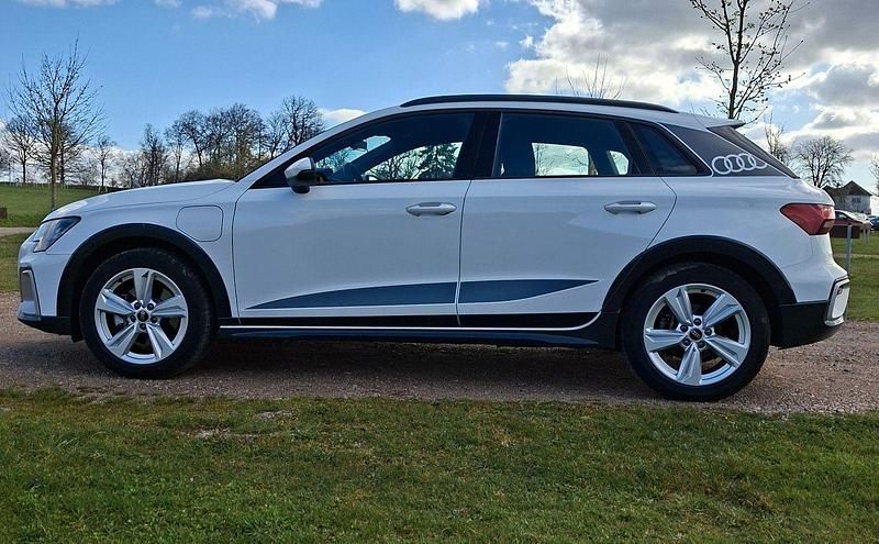 Gebraucht Audi A3 Sport 204 PS (150 kW) 2025 Weiß Limousine