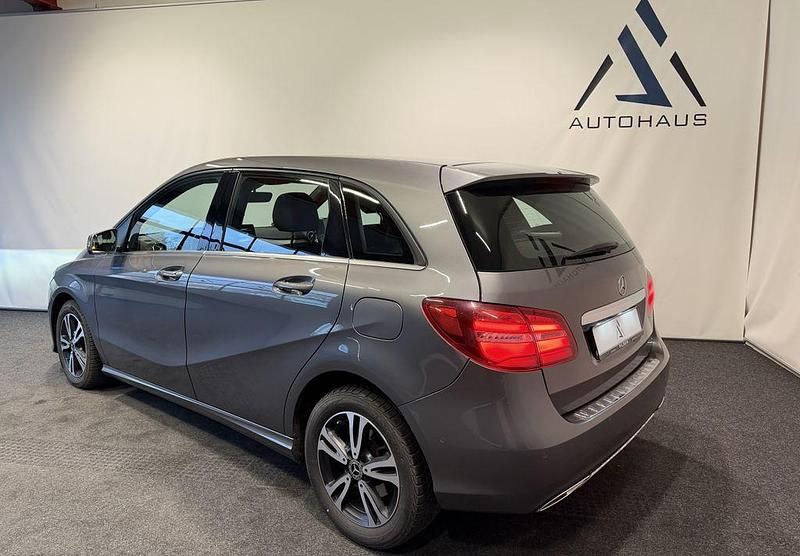 Gebraucht Mercedes B200 136 PS (100 kW) 2017 Grau Kleinwagen