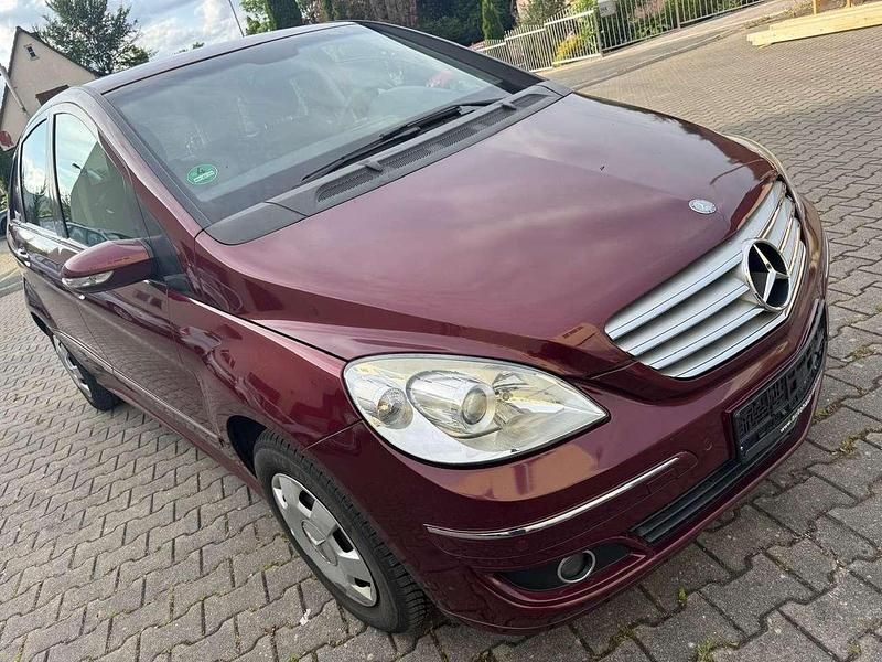 Rot Gebraucht 2007 Mercedes B150 Van / Kleinbus | 3.590 € (Fairer Preis) - Bild 1/4