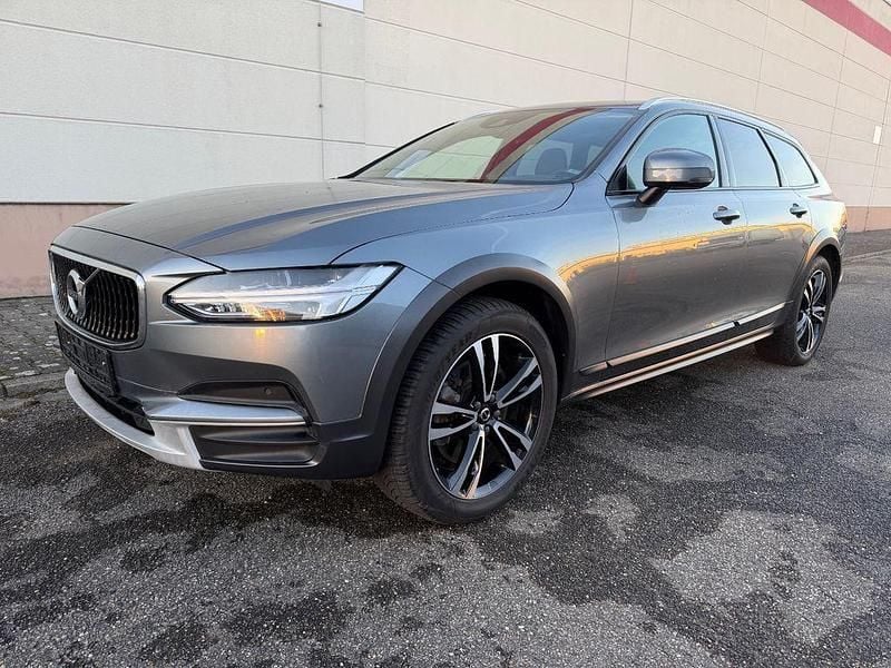 Grau Gebraucht 2019 Volvo V90 CC Pro Kombi | 26.390 € (Guter Preis) - Bild 1/4