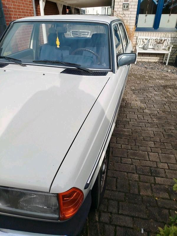 Gebraucht Mercedes 200 109 PS (80 kW) 1983 Weiß Limousine