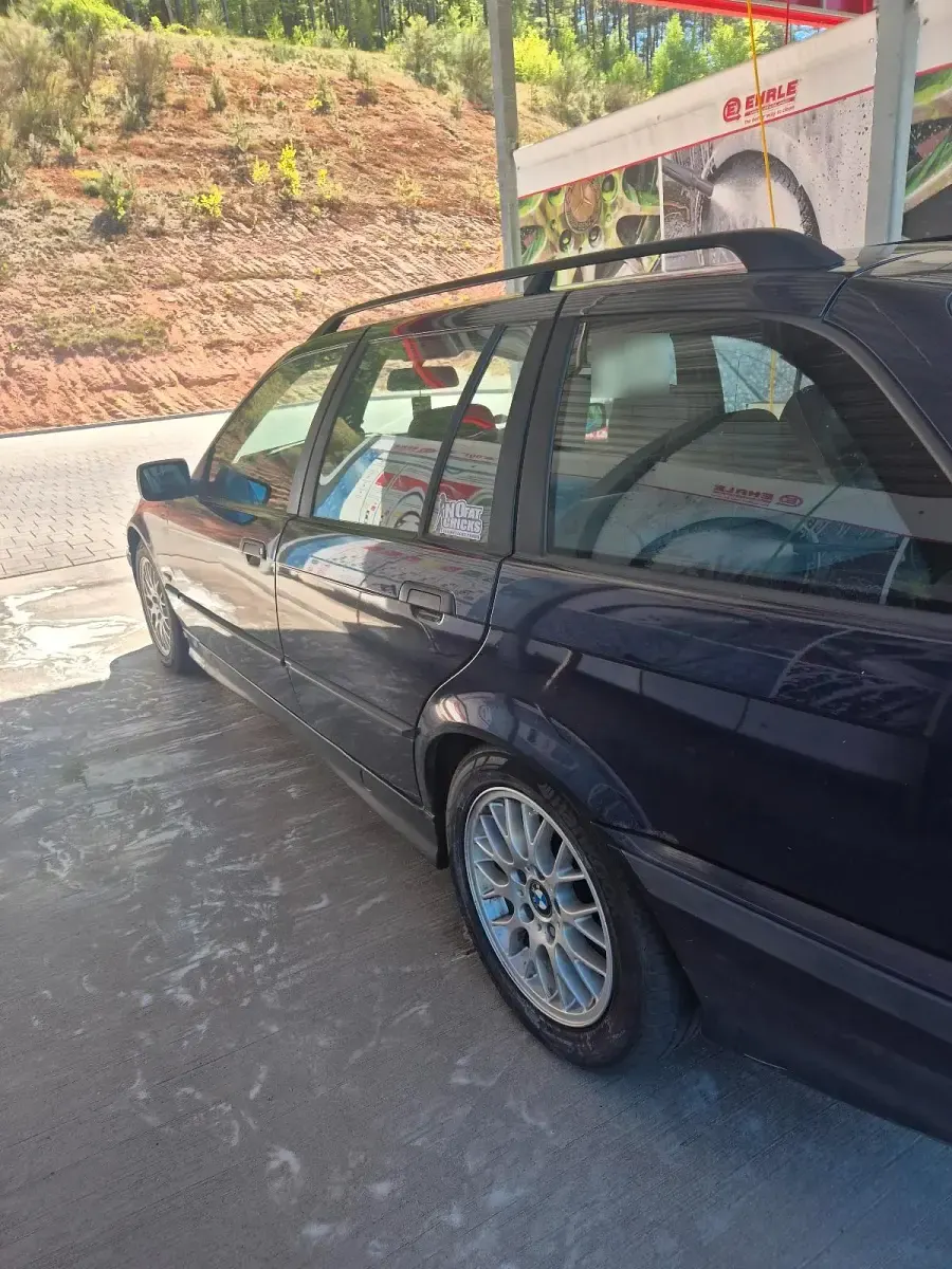 Gebraucht BMW 320 150 PS (110 kW) 1998 Blau Kombi