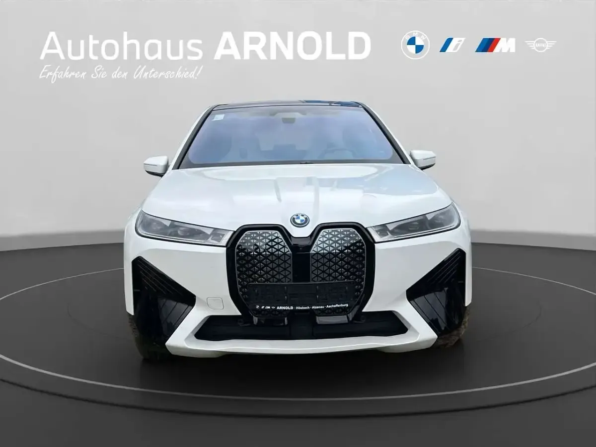 Gebraucht BMW iX Sport Line 455 kW (619 PS) 2024 Mineralweiß SUV