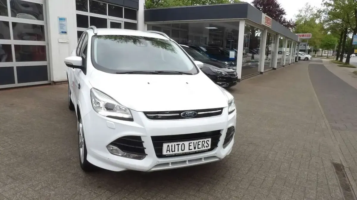 Gebraucht Ford Kuga Individual 179 PS (131 kW) 2016 Weiß SUV