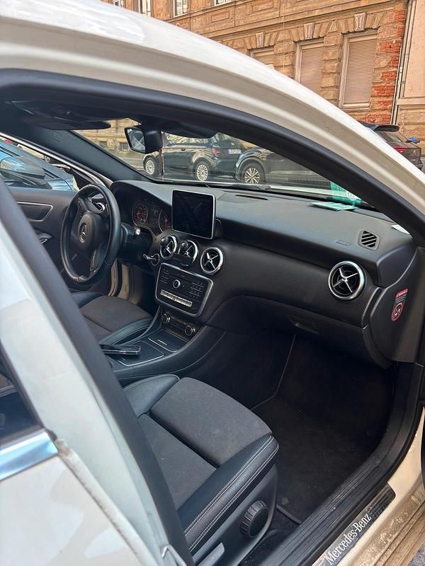 Gebraucht Mercedes A180 80 PS (58 kW) 2016 Weiß Limousine
