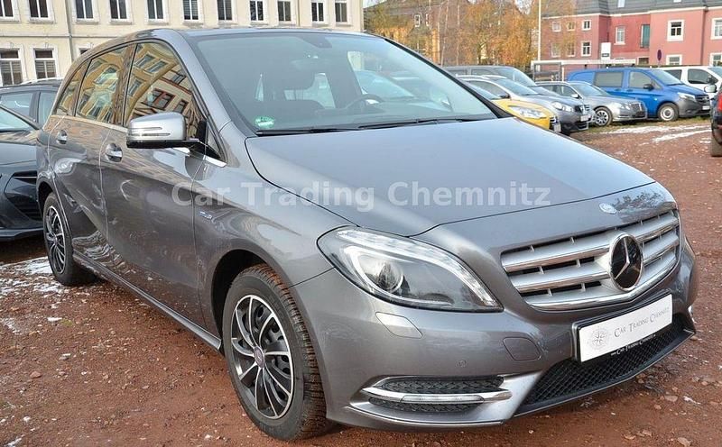Gebraucht Mercedes B180 122 PS (89 kW) 2011 Grau Van / Kleinbus