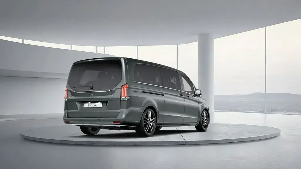 Gebraucht Mercedes V300 AMG 237 PS (174 kW) 2026 Grau Van / Kleinbus