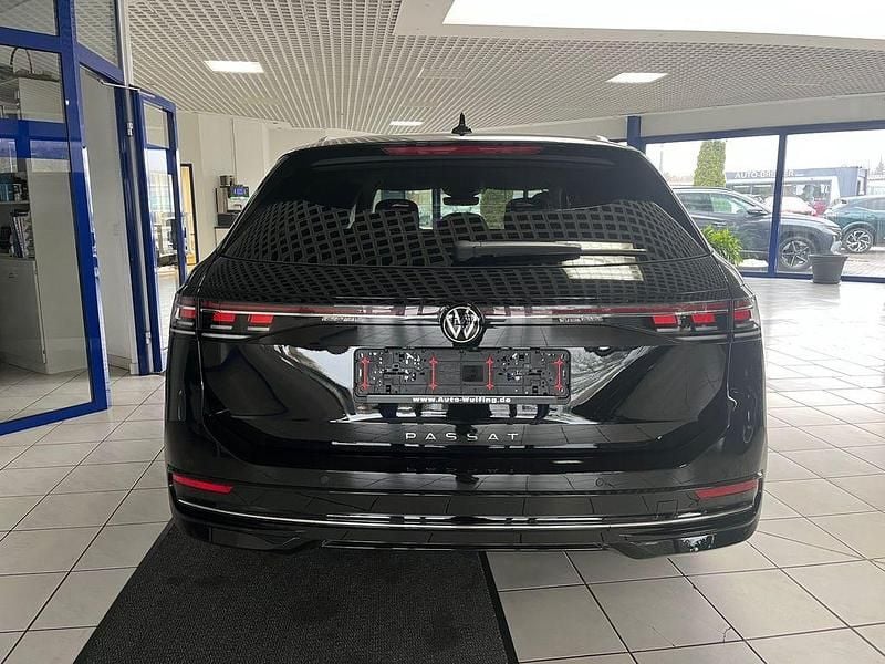 Nowe VW Passat Pro 150 KM (110 kW) 2025 Czarny Kombi
