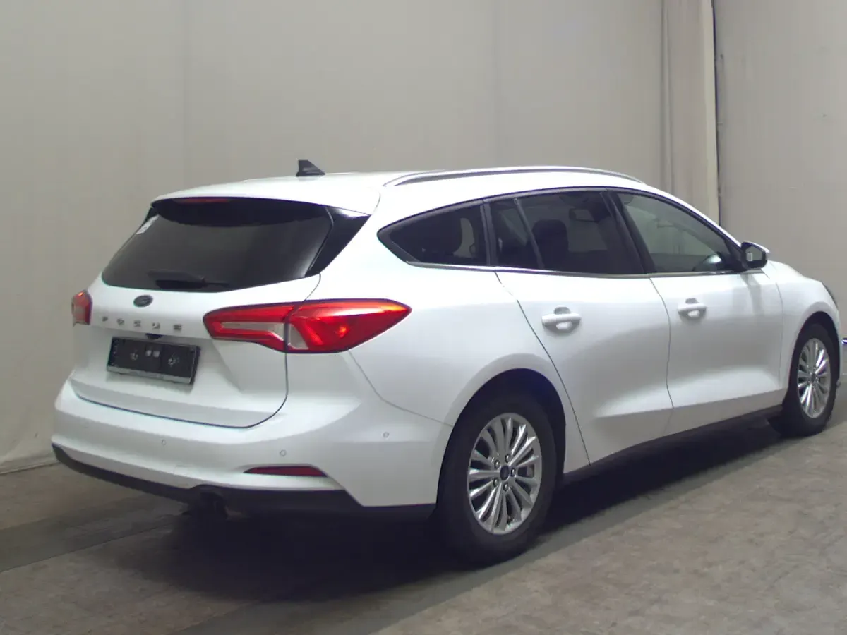 Używany Ford Focus Titanium 150 KM (110 kW) 2020 Biały Sedan/Limuzyna