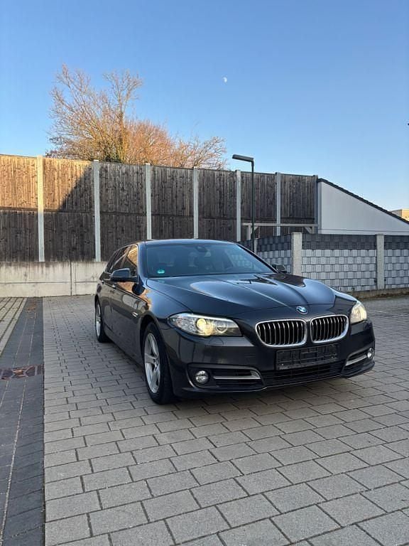Schwarz Gebraucht 2014 BMW 520 Kombi | 6.500 € (Superpreis) - Bild 1/4