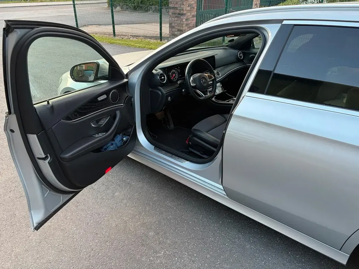 Gebraucht Mercedes E220 197 PS (144 kW) 2017 Silber Kombi
