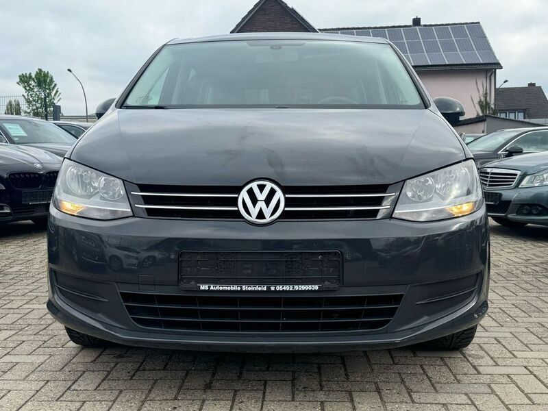 Gebraucht VW Sharan Trendline 140 PS (102 kW) 2013 Grau Van / Kleinbus