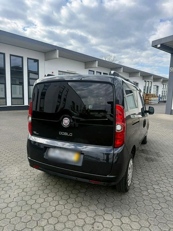 Gebraucht Fiat Doblò 135 PS (99 kW) 2012 Schwarz Van / Kleinbus