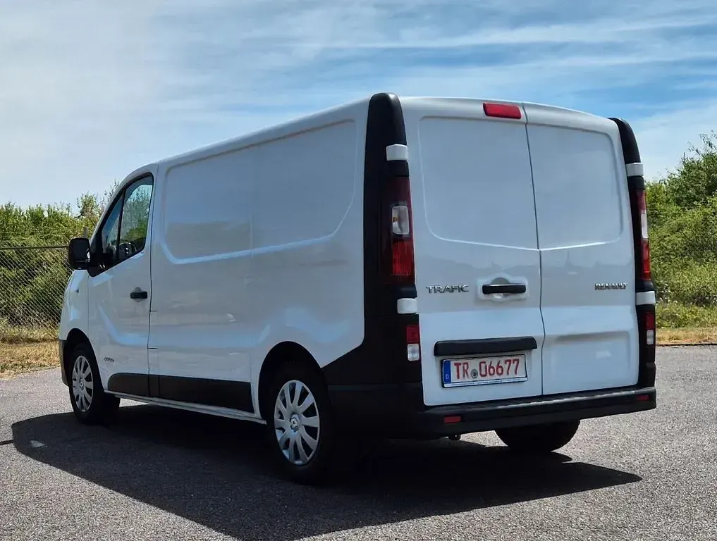 Gebraucht Renault Trafic Komfort 120 PS (88 kW) 2016 Weiß Van / Kleinbus
