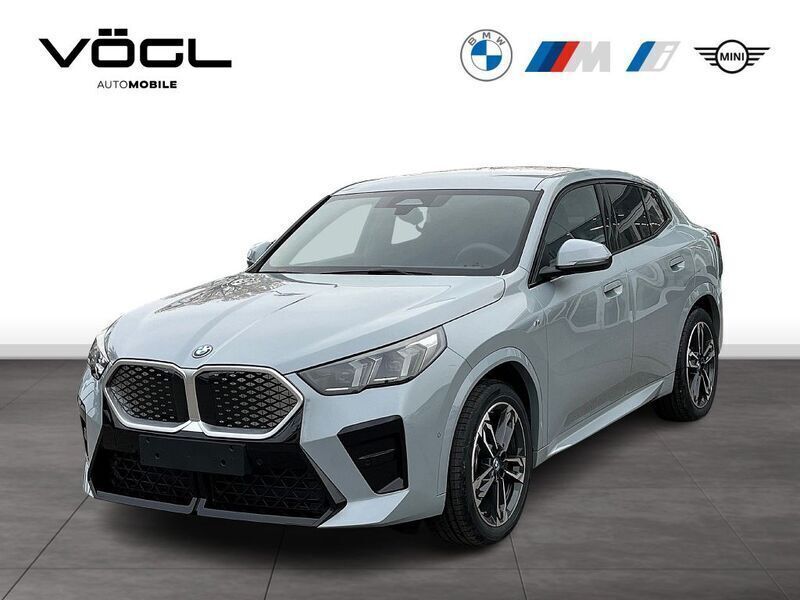 Grau Neu 2025 BMW iX2 M Sport SUV | 46.390 € (Superpreis) - Bild 1/4