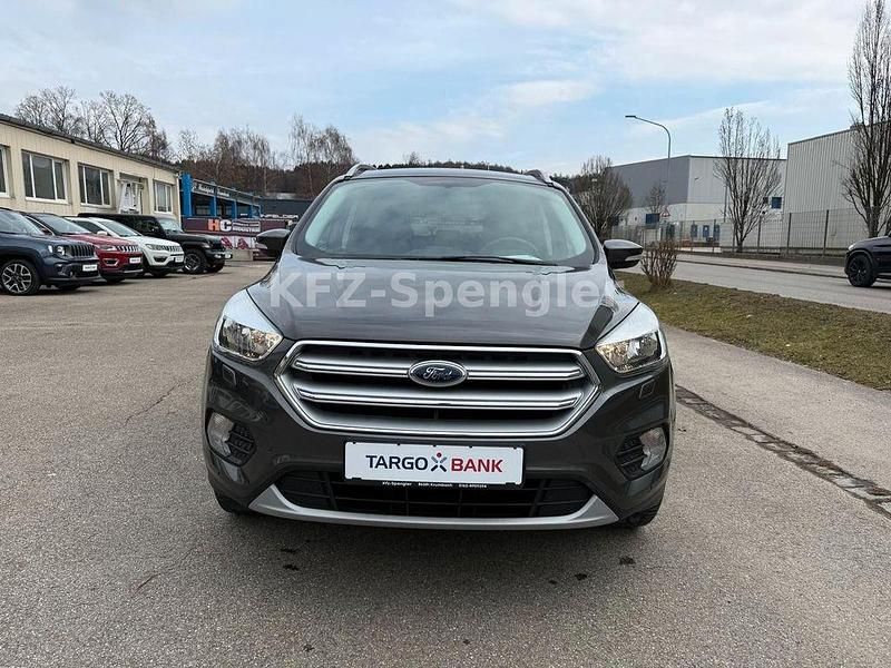 Gebraucht Ford Kuga Trend 120 PS (88 kW) 2018 Grau SUV