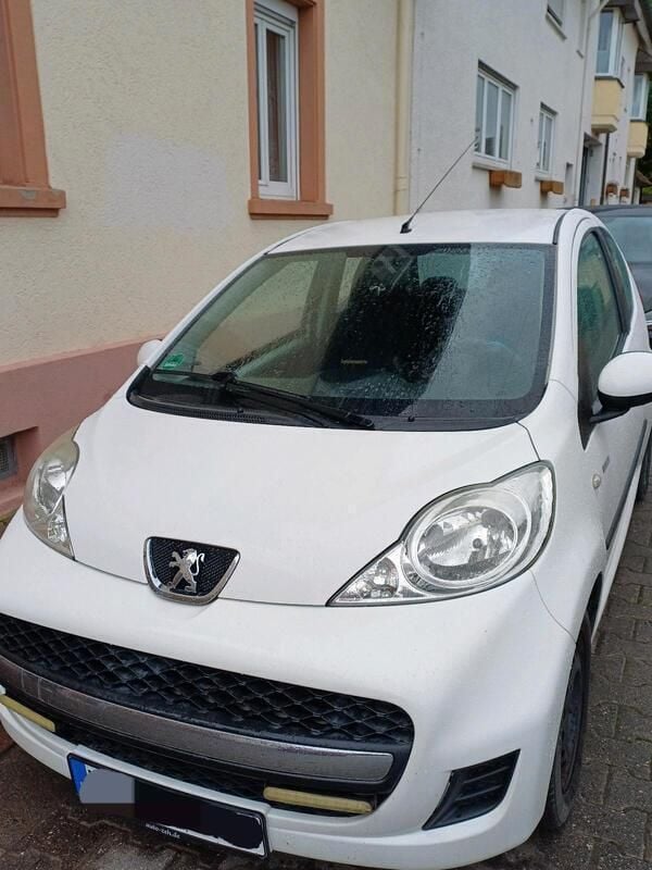 Weiß Gebraucht 2010 Peugeot 107 Filou Kleinwagen | 1.000 € (Superpreis) - Bild 1/4