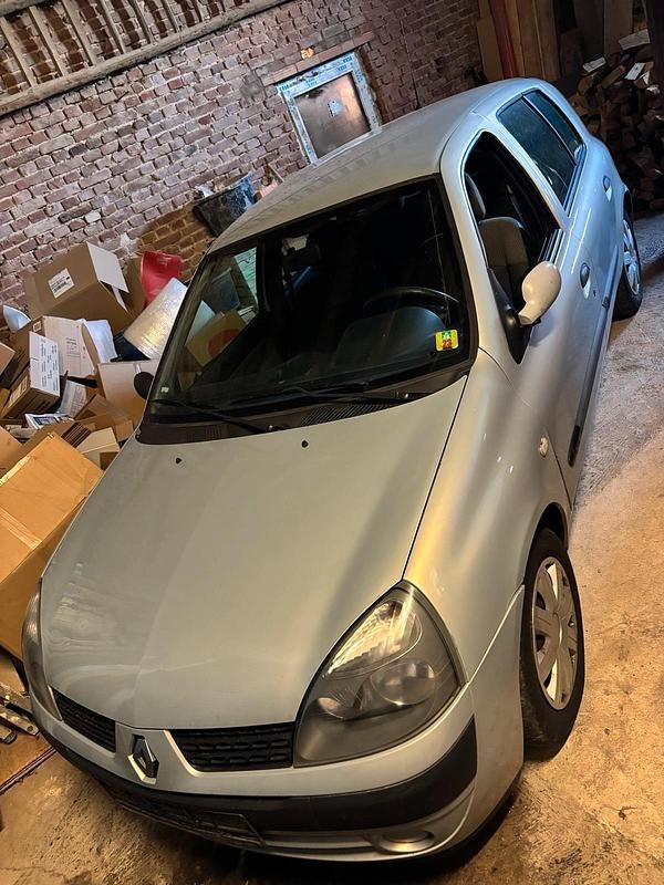 Gebraucht Renault Clio II 58 PS (42 kW) 2004 Silber Kleinwagen