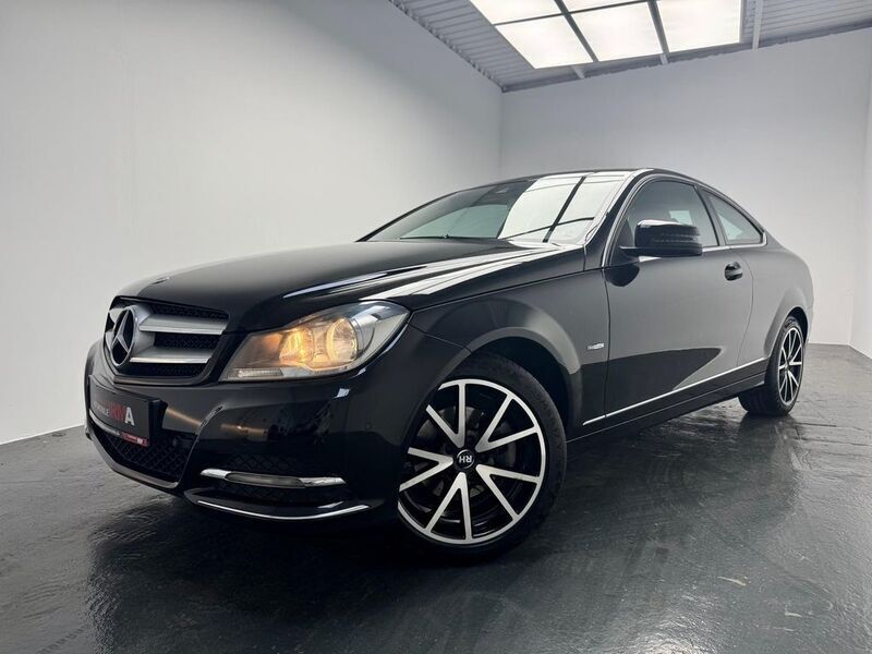 Obsidianschwarz metalliclack Gebraucht 2011 Mercedes C180 Coupé | 9.990 € (Fairer Preis) - Bild 1/4