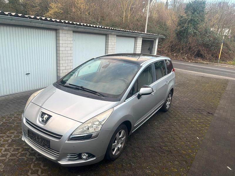 Gebraucht Peugeot 5008 156 PS (114 kW) 2010 Grau Van / Kleinbus