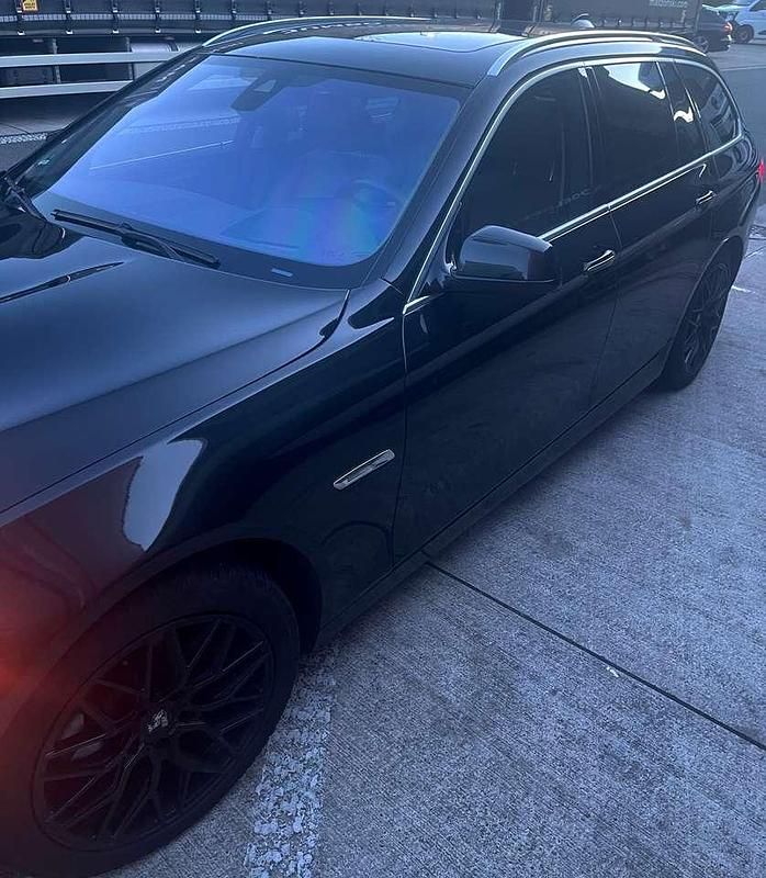 Gebraucht BMW 520 184 PS (135 kW) 2012 Schwarz Kombi
