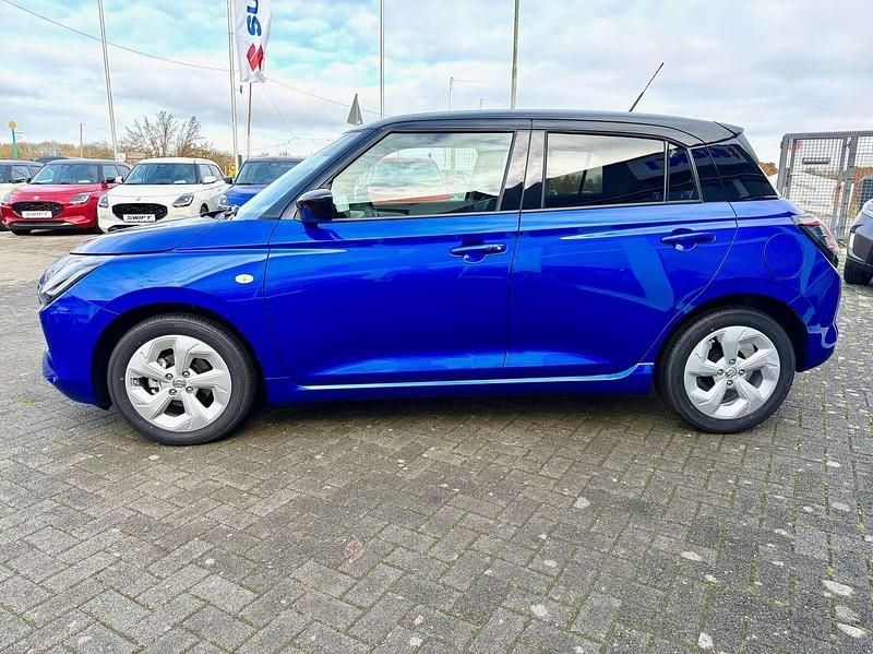 Neu Suzuki Swift Comfort 83 PS (61 kW) 2025 Frontier blue/super black met. Limousine