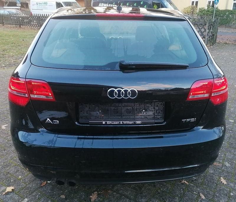 Gebraucht Audi A3 Attraction 125 PS (91 kW) 2011 Schwarz Limousine
