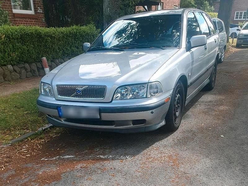 Silber Gebraucht 1999 Volvo V40 Kombi | 750 € - Bild 1/4