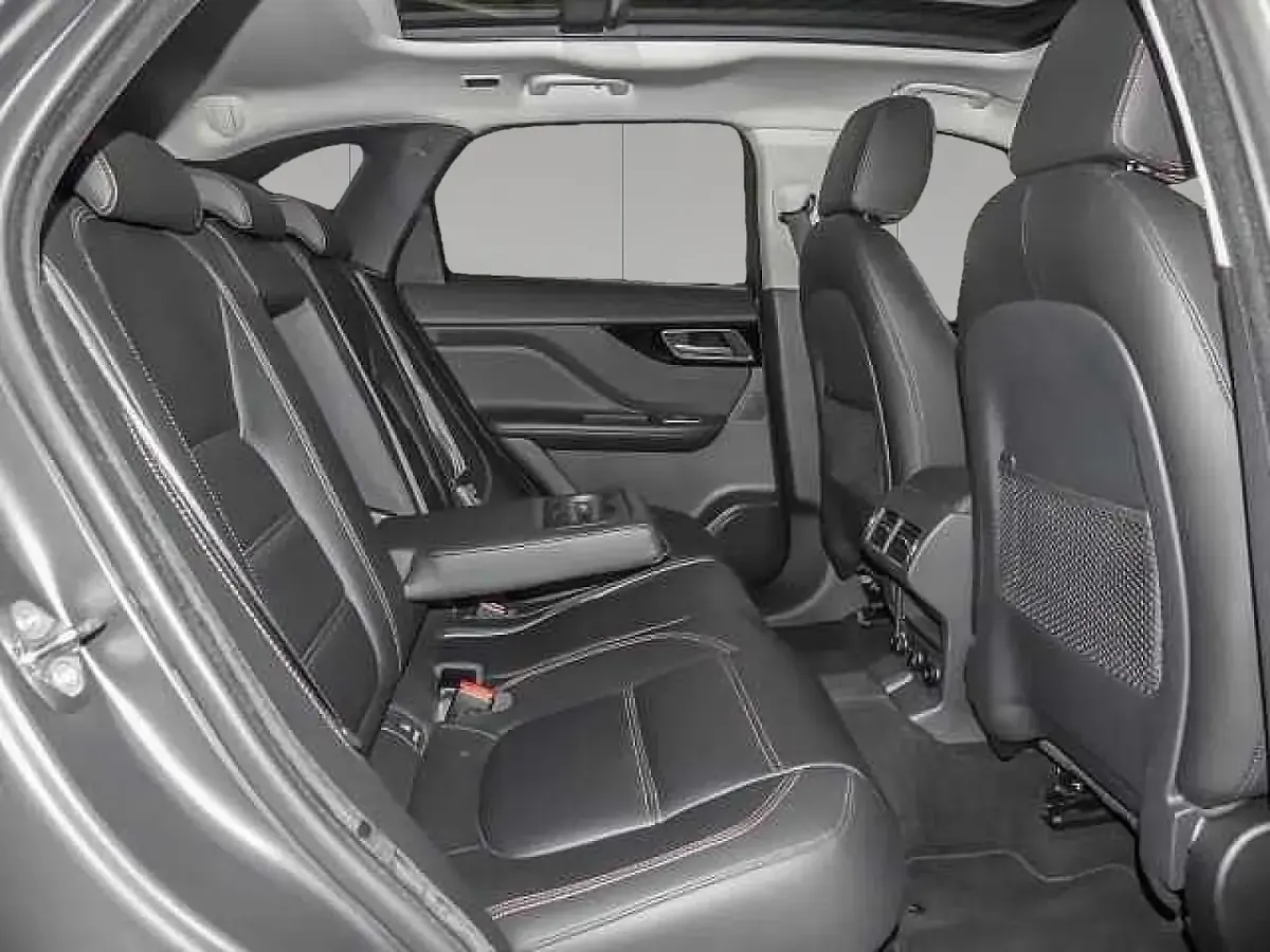 Gebraucht Jaguar F-Pace Prestige 304 PS (223 kW) 2020 Gallium silver SUV