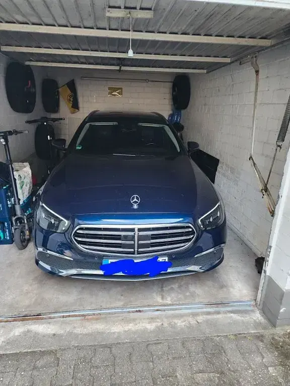 Gebraucht Mercedes E220 194 PS (142 kW) 2021 Blau Limousine