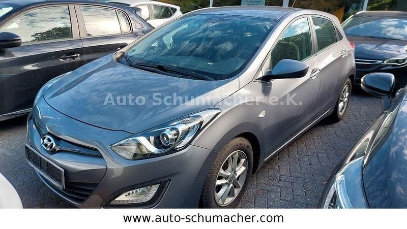 Grau Gebraucht 2014 Hyundai i30 Edition Limousine | 6.200 € (Guter Preis) - Bild 1/4
