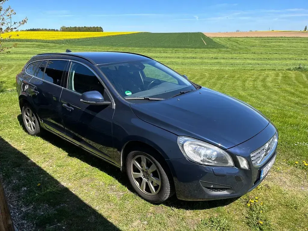 Second-hand Volvo V60 163 CP (119 kW) 2014 Albastru Break
