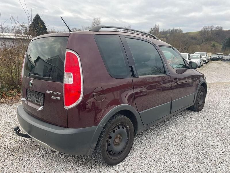 Gebraucht Skoda Roomster Scout Plus Edition 86 PS (63 kW) 2012 Rot Kombi