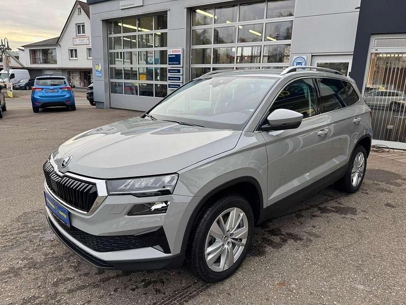 Steelgrau Gebraucht 2024 Skoda Karoq Selection SUV | 34.450 € (Etwas zu teuer) - Bild 1/4