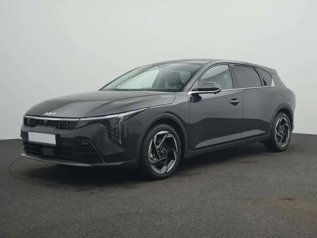 Neu Kia K4 150 PS (110 kW) 2026 Interstellar gray Limousine