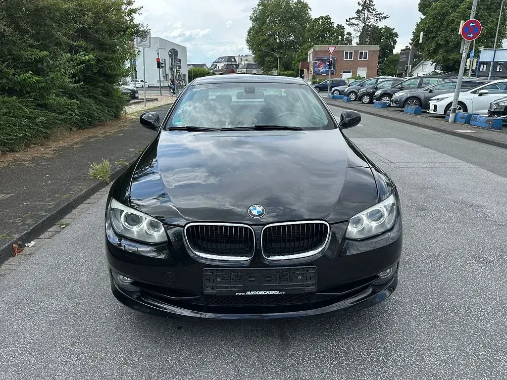 Gebraucht BMW 320 Sport Line 184 PS (135 kW) 2011 Black sapphire metallic Coupé