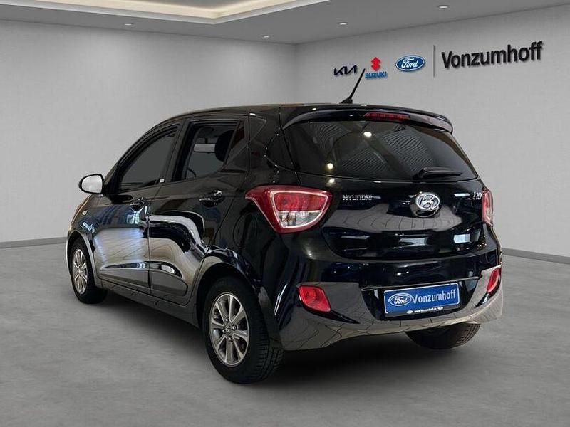 Gebraucht Hyundai i10 Passion 67 PS (49 kW) 2016 Schwarz Kleinwagen